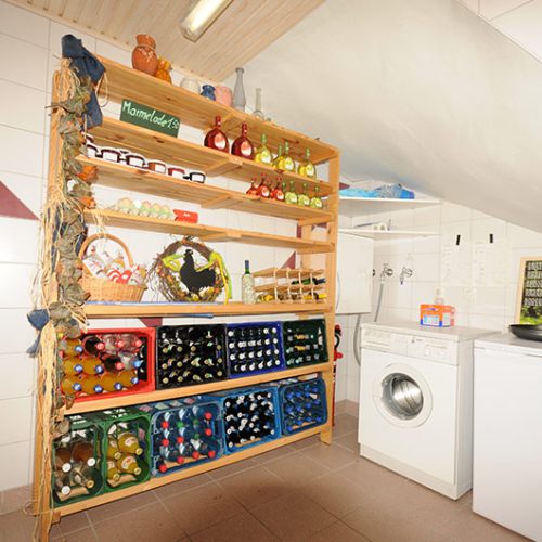 Getränkeraum und Waschmaschine